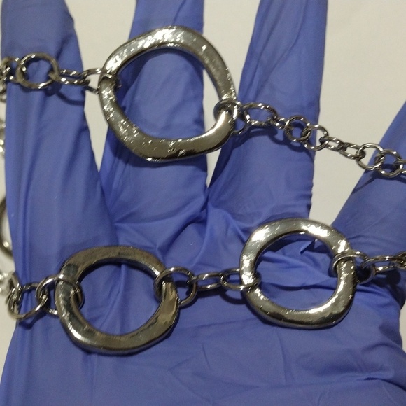 Elegant Silver-tone Hoop Design Bold Long Necklace - Women's Fashion Jewelry - Picture 4 of 7